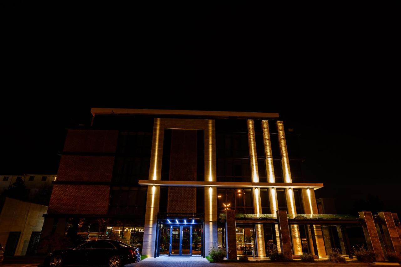Hotel Kristal Focşani エクステリア 写真