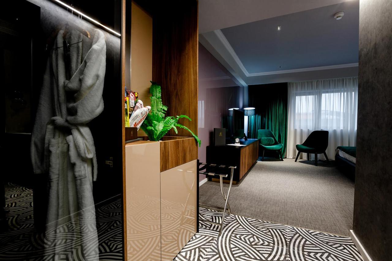 Hotel Kristal Focşani エクステリア 写真
