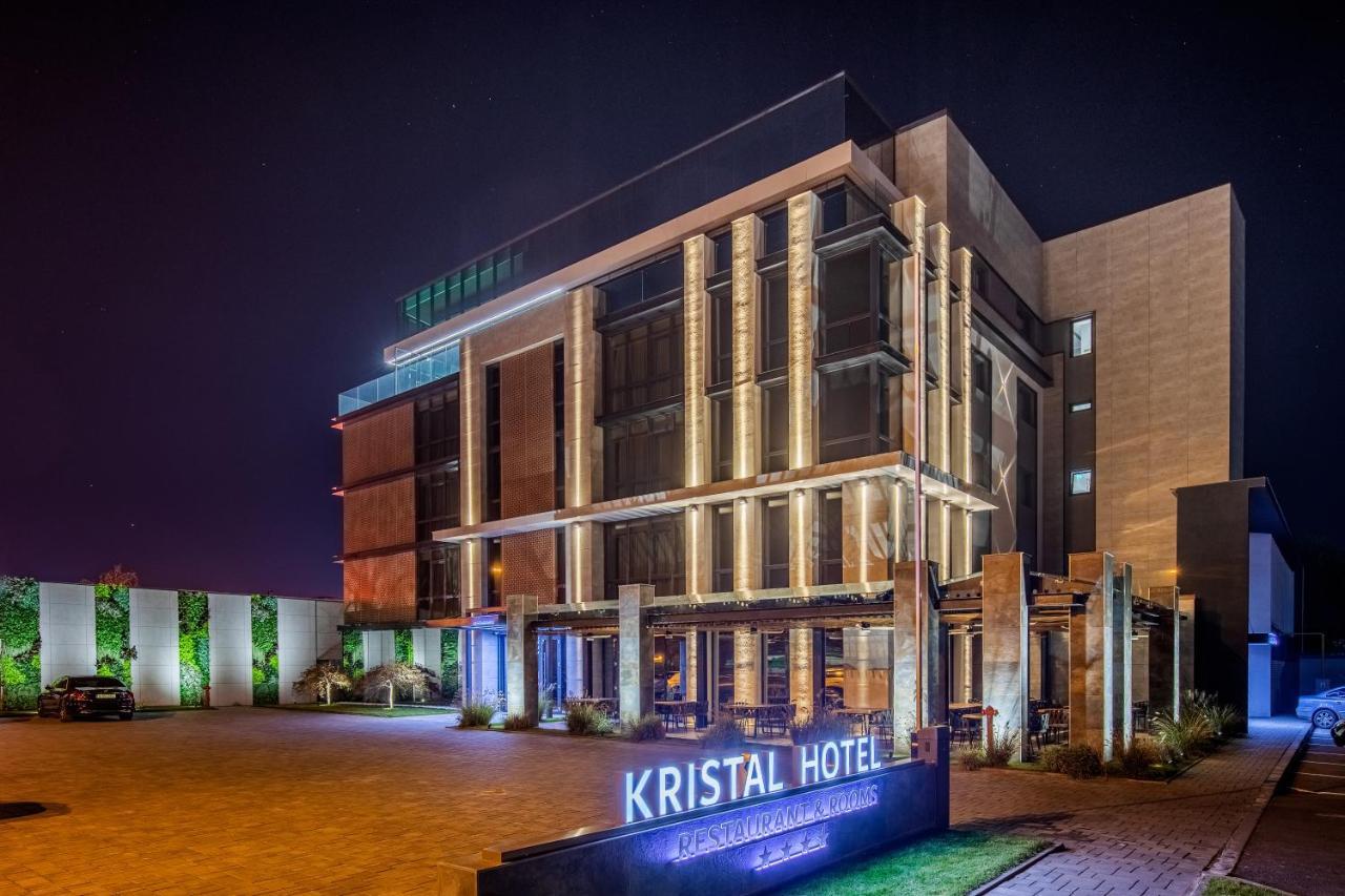 Hotel Kristal Focşani エクステリア 写真