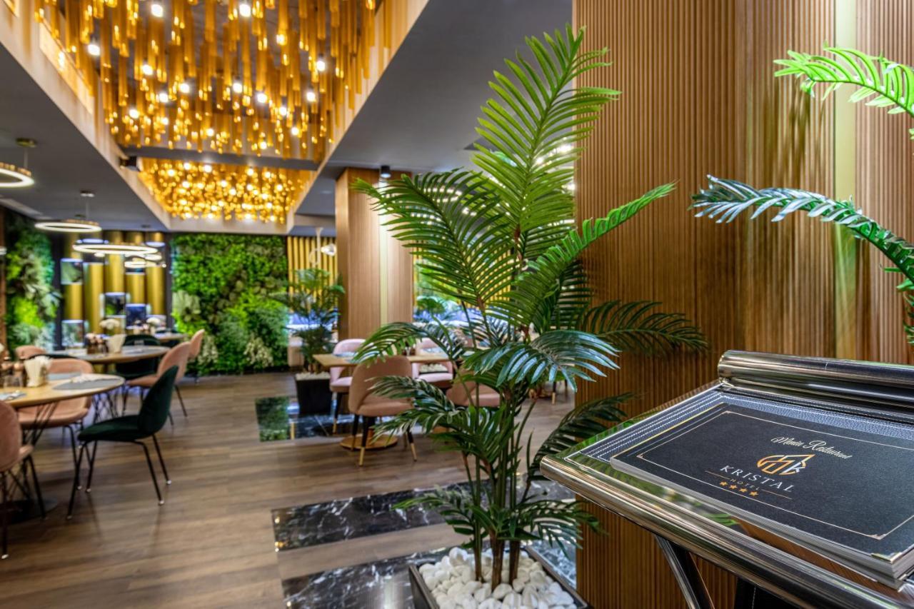 Hotel Kristal Focşani エクステリア 写真