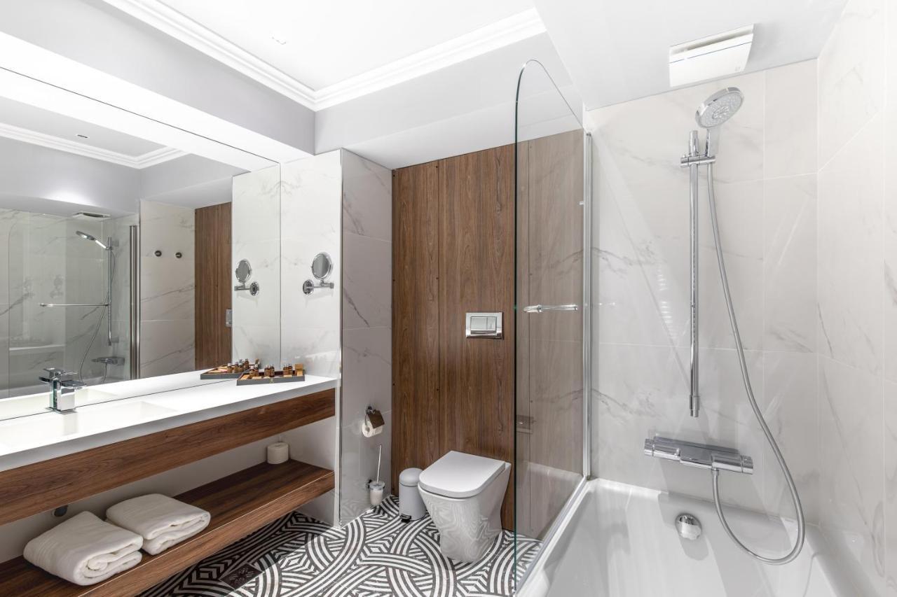 Hotel Kristal Focşani エクステリア 写真