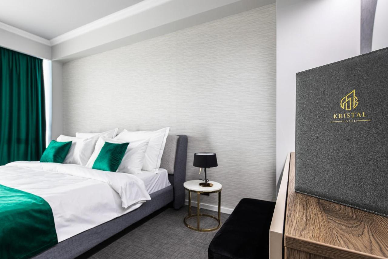 Hotel Kristal Focşani エクステリア 写真