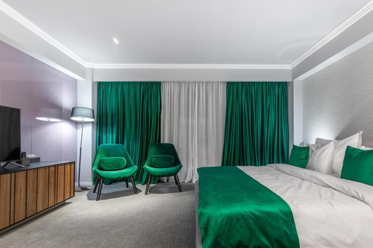 Hotel Kristal Focşani エクステリア 写真