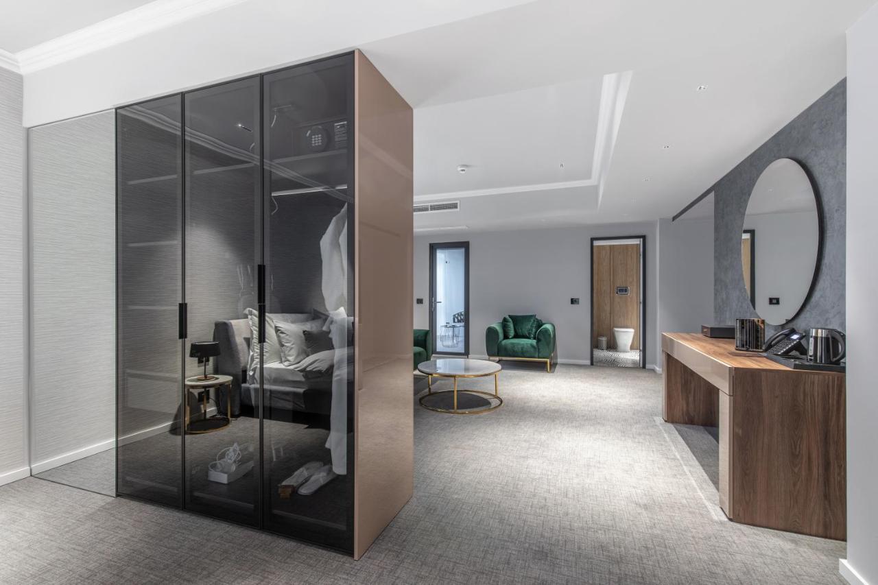 Hotel Kristal Focşani エクステリア 写真