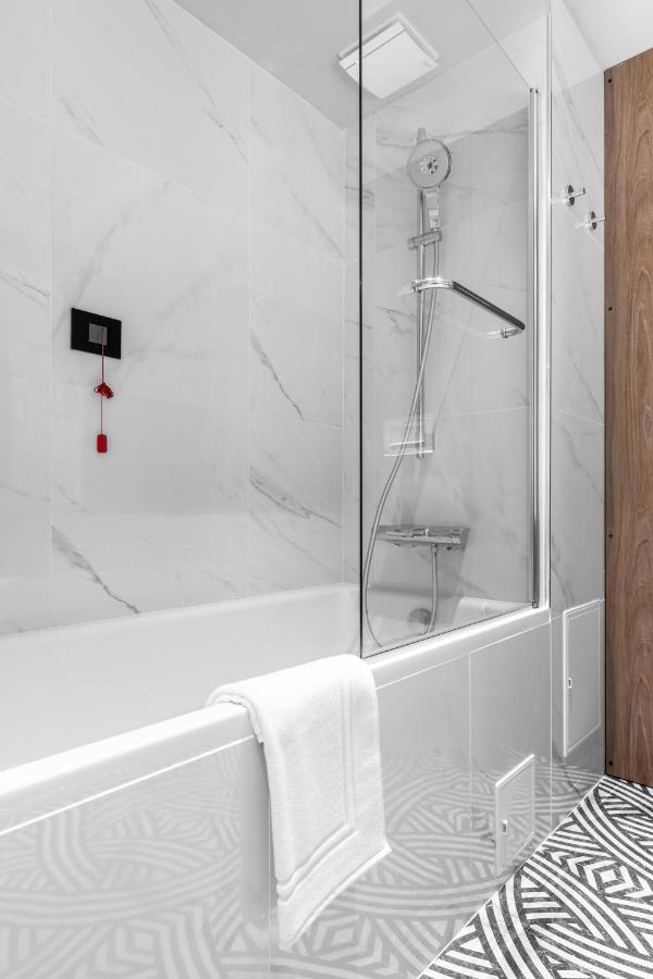 Hotel Kristal Focşani エクステリア 写真