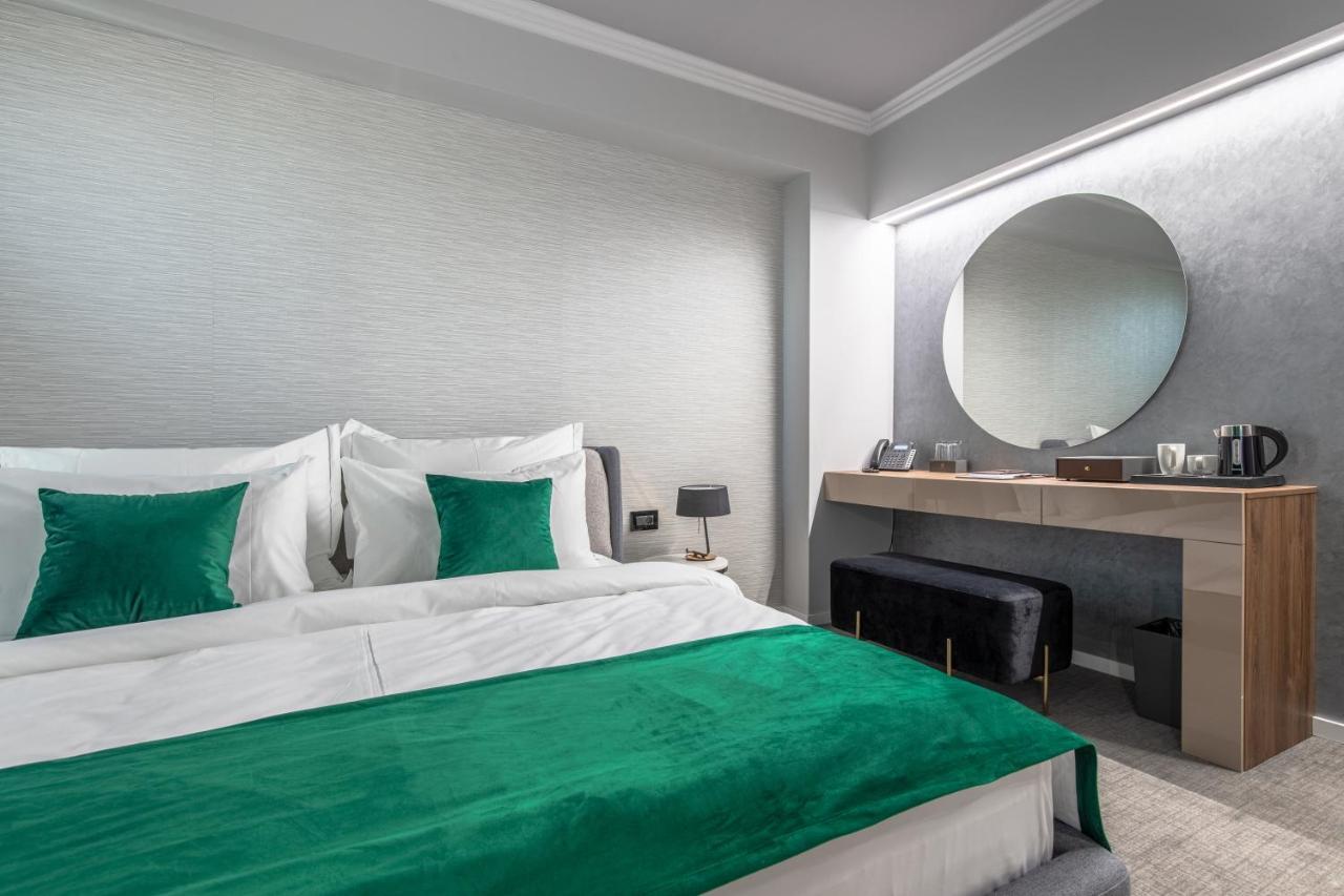 Hotel Kristal Focşani エクステリア 写真