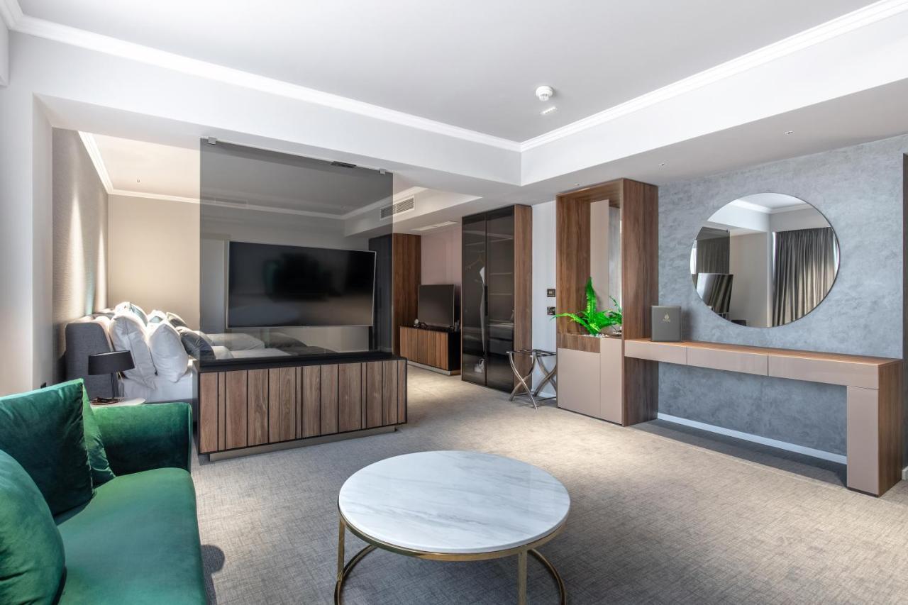 Hotel Kristal Focşani エクステリア 写真