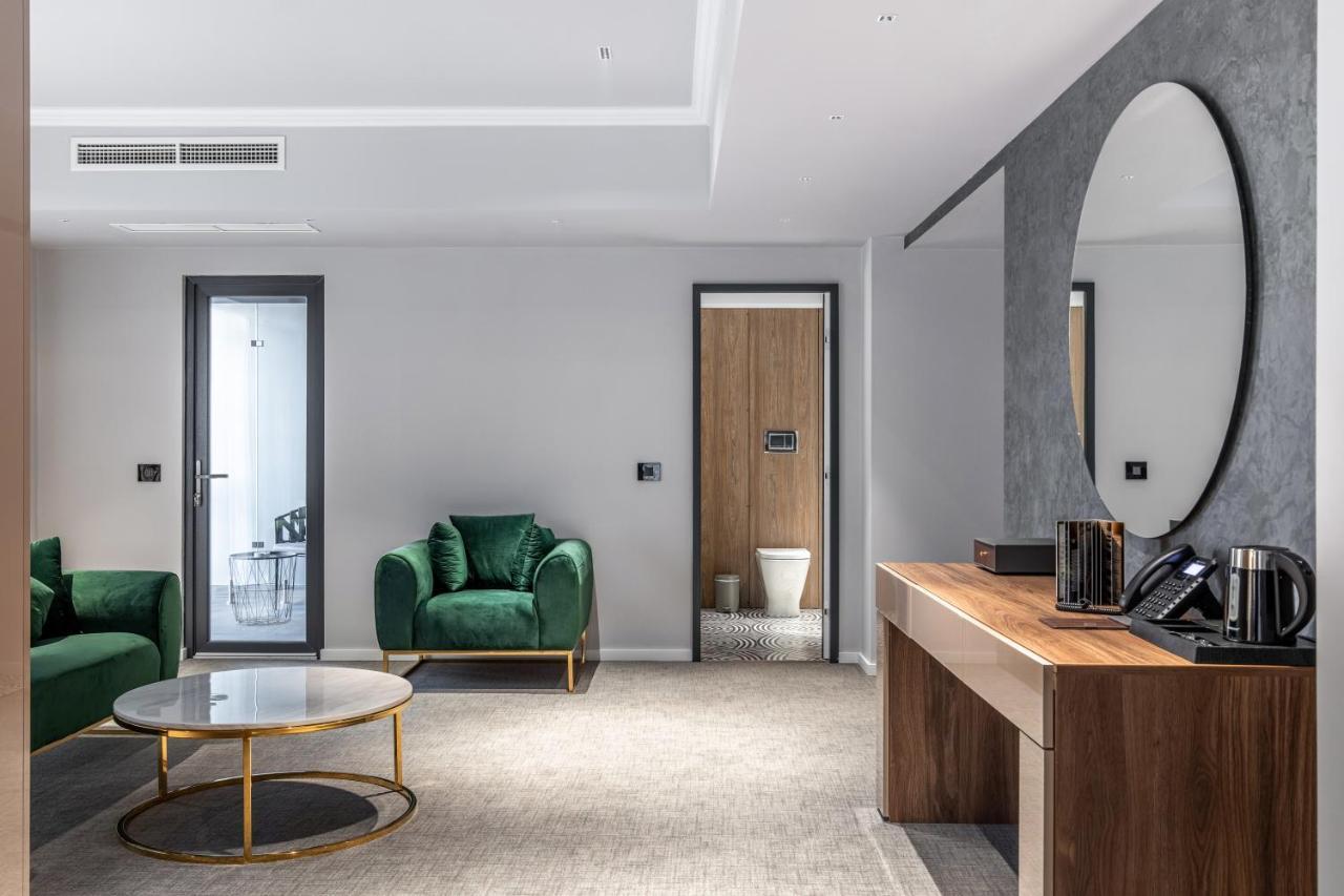 Hotel Kristal Focşani エクステリア 写真