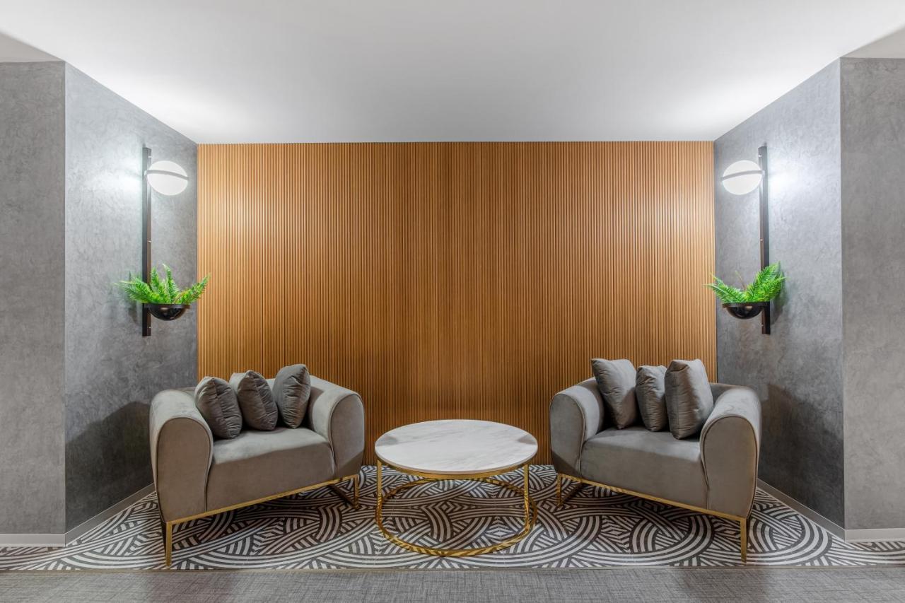 Hotel Kristal Focşani エクステリア 写真