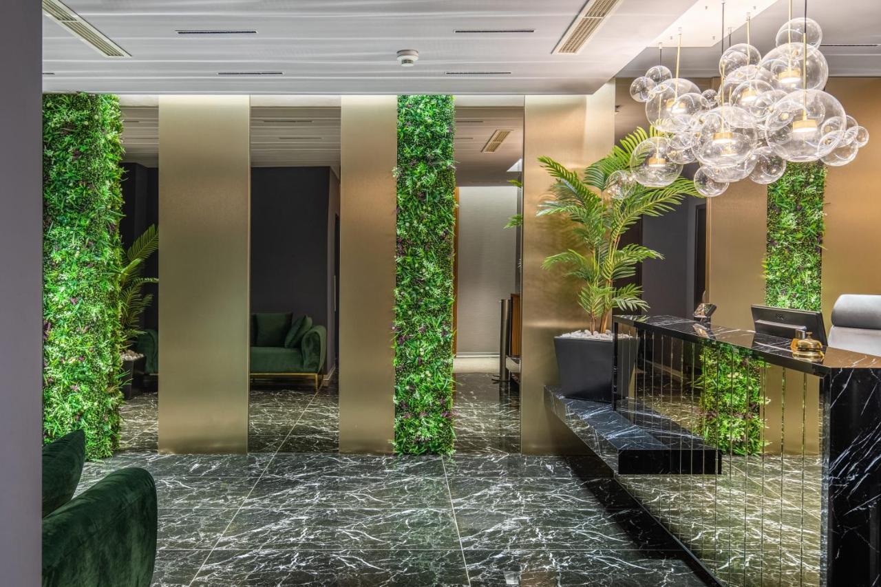 Hotel Kristal Focşani エクステリア 写真