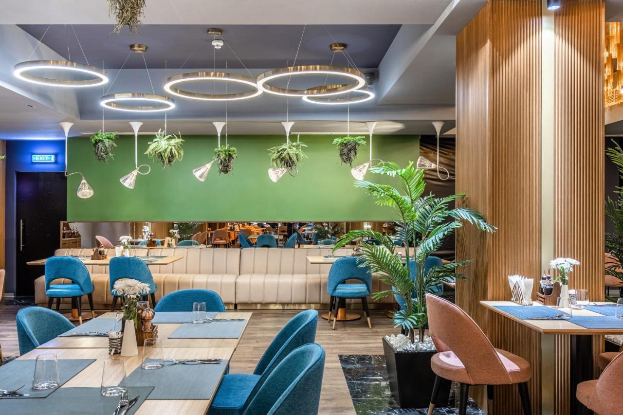 Hotel Kristal Focşani エクステリア 写真